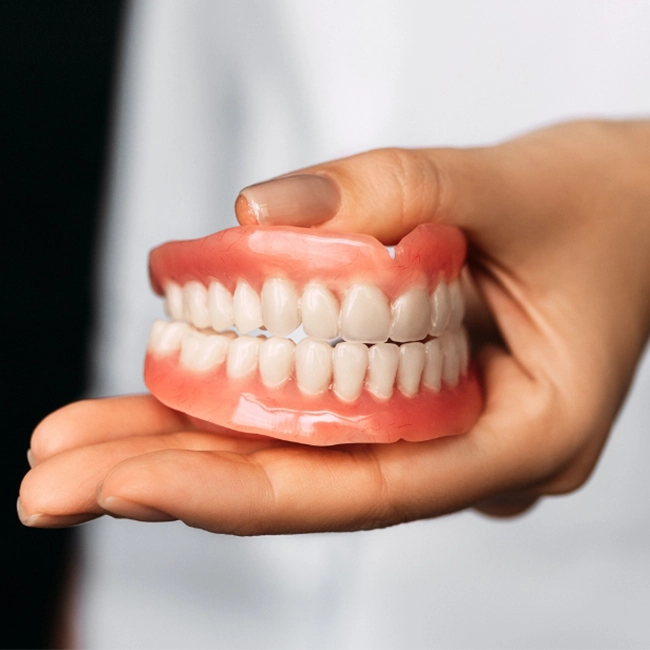 Expert dentists provide safe & effective denture treatment & complete teeth replacement in Alwarpet